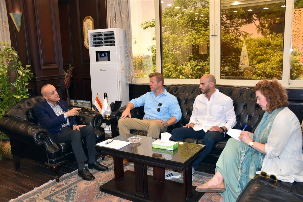 محافظ الأقصر يستقبل وفد امريكي