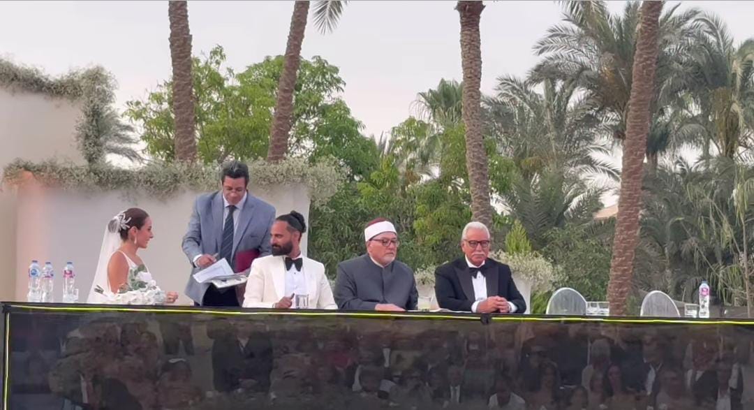 لحظة عقد قران أمينة خليل والمصور أحمد زعتر<br> 