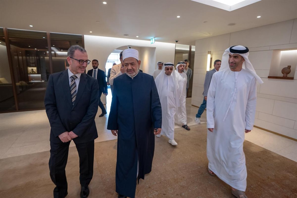 شيخ الأزهر رئيس مجلس حكماء المسلمين يغادر مطار دبي متوجهًا إلى القاهرة عقب مشاركته في قمة الإعلام العربي