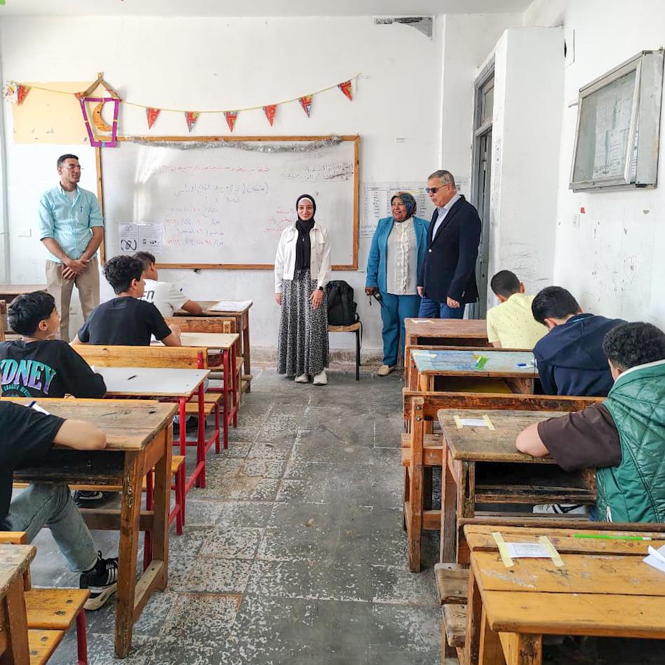 محافظ الإسكندرية خلال جولته