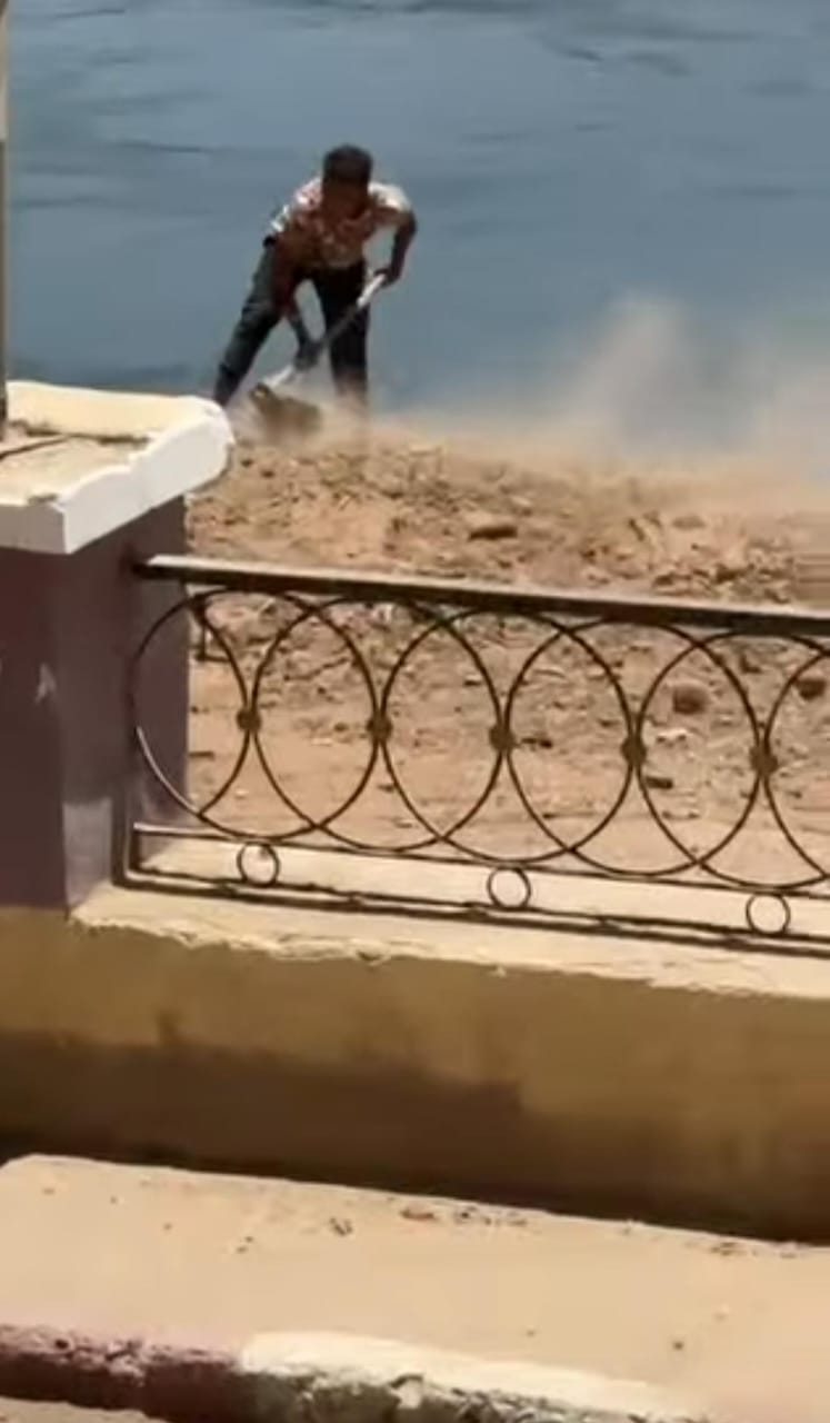 جانب من أعمال التعدي على نيل المراغة