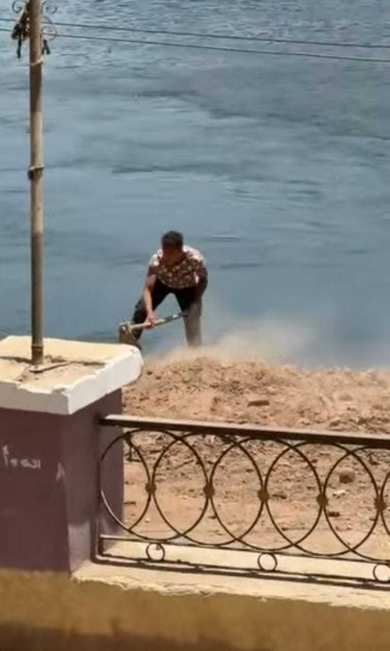 جانب من أعمال التعدي على نيل المراغة