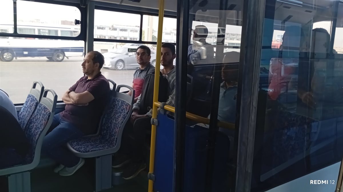 الركاب في الأتوبيس الترددي