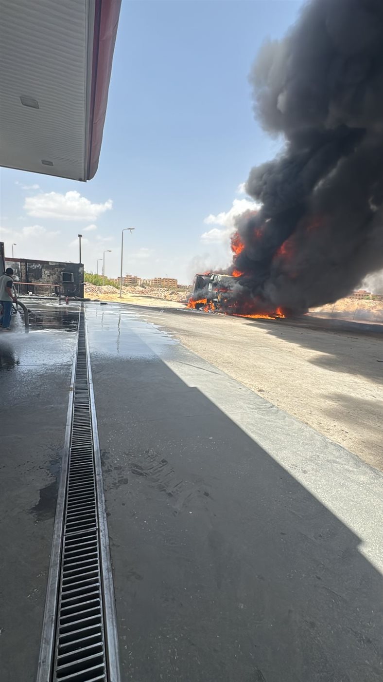 جانب من حريق بنزينة بالعاشر من رمضان 