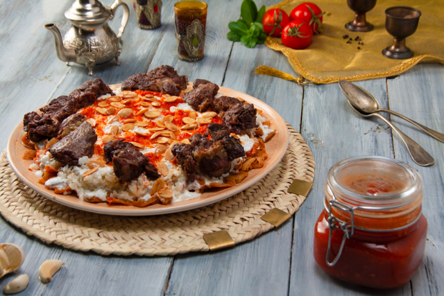 طريقة عمل الفتة بالخل والثوم