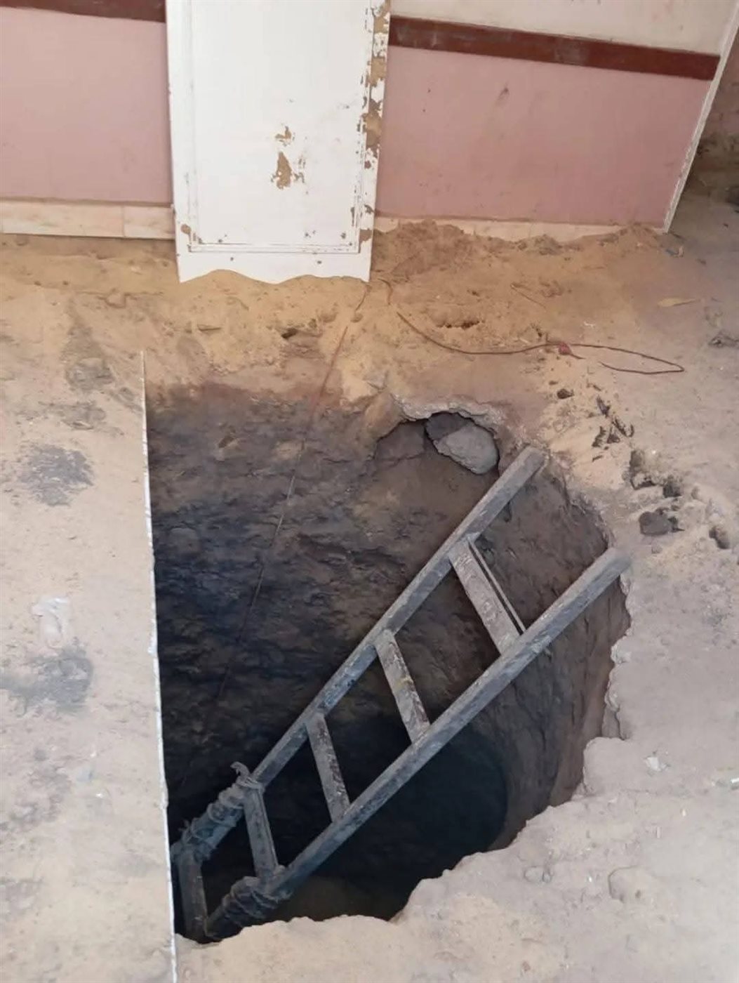 الحفرة التي تم الكشف عنها 