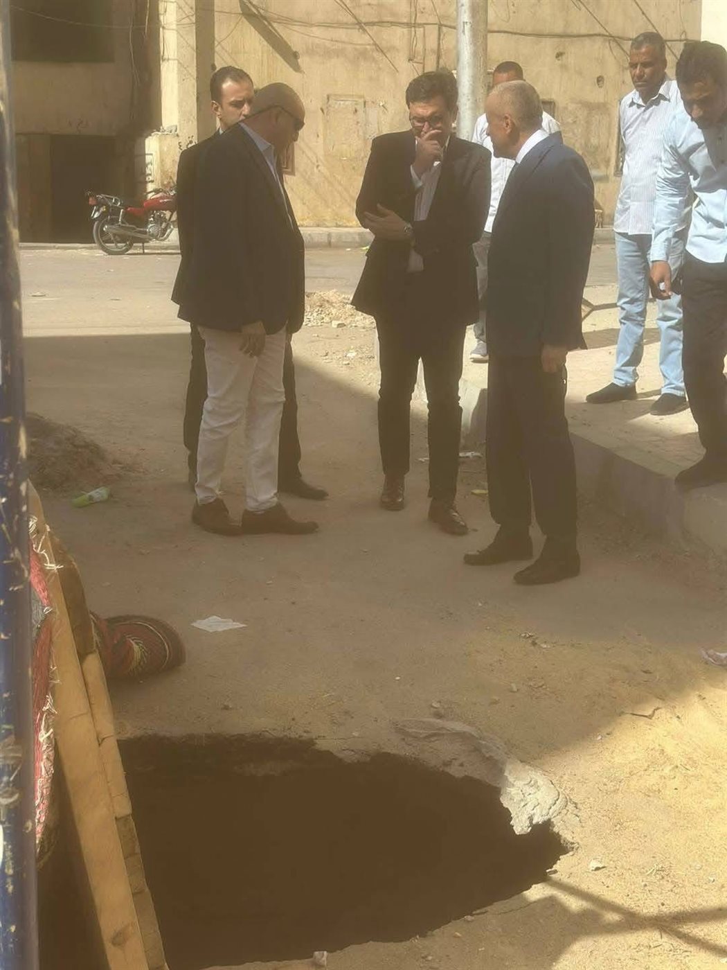 وزير الثقافة ومحافظ الأقصر يتابعان الهبوط الارض