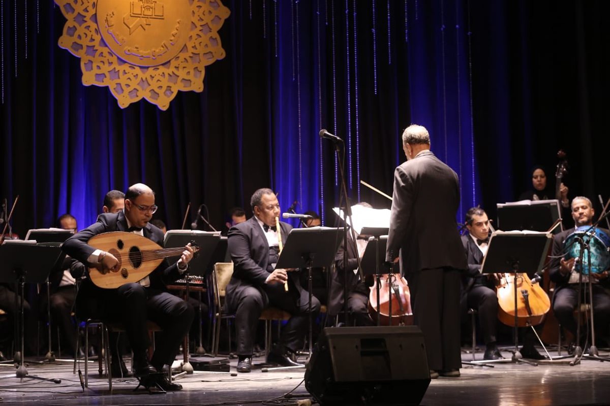 نجوم معهد الموسيقى العربي يتألقون أثناء تقديم حفل كلثوميات في عام أم كلثوم