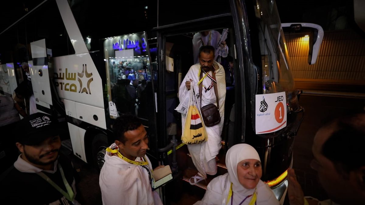 بعثة أسر شهداء الشرطة تغادر مطار القاهرة متوجهة إلى الأراضى المقدسة لأداء فريضة الحج<br> 