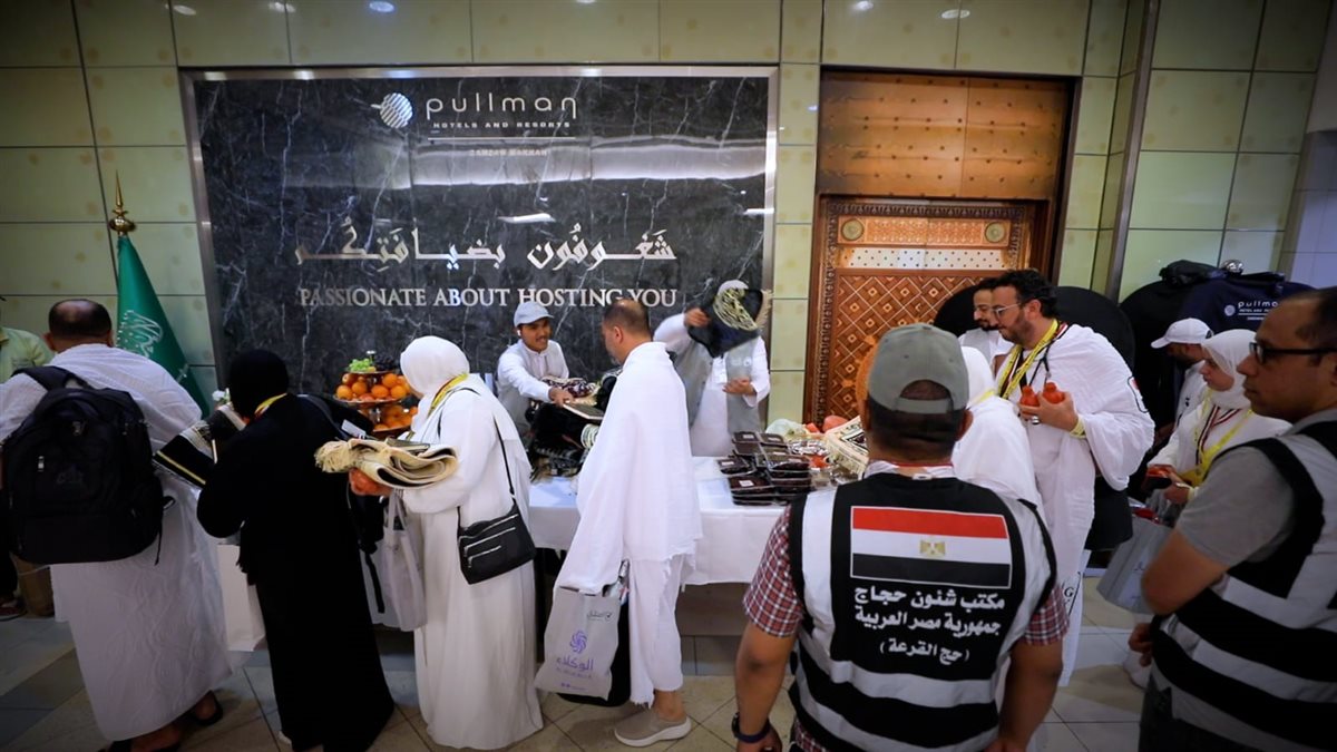 بعثة أسر شهداء الشرطة تغادر مطار القاهرة متوجهة إلى الأراضى المقدسة لأداء فريضة الحج<br> 