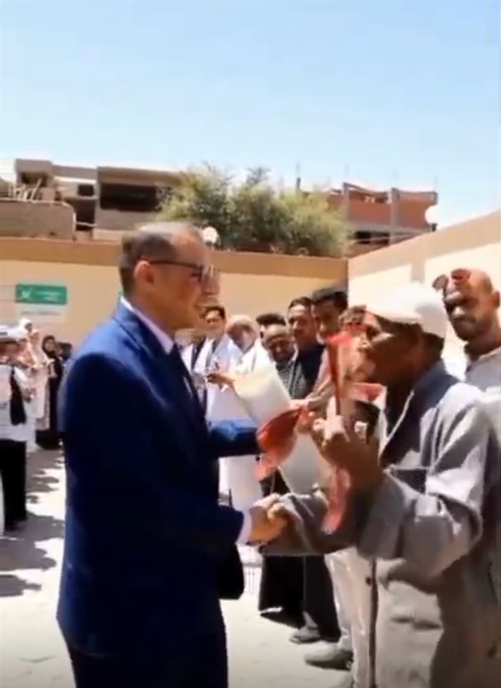 ممر شرفي لطبيب بالأقصر