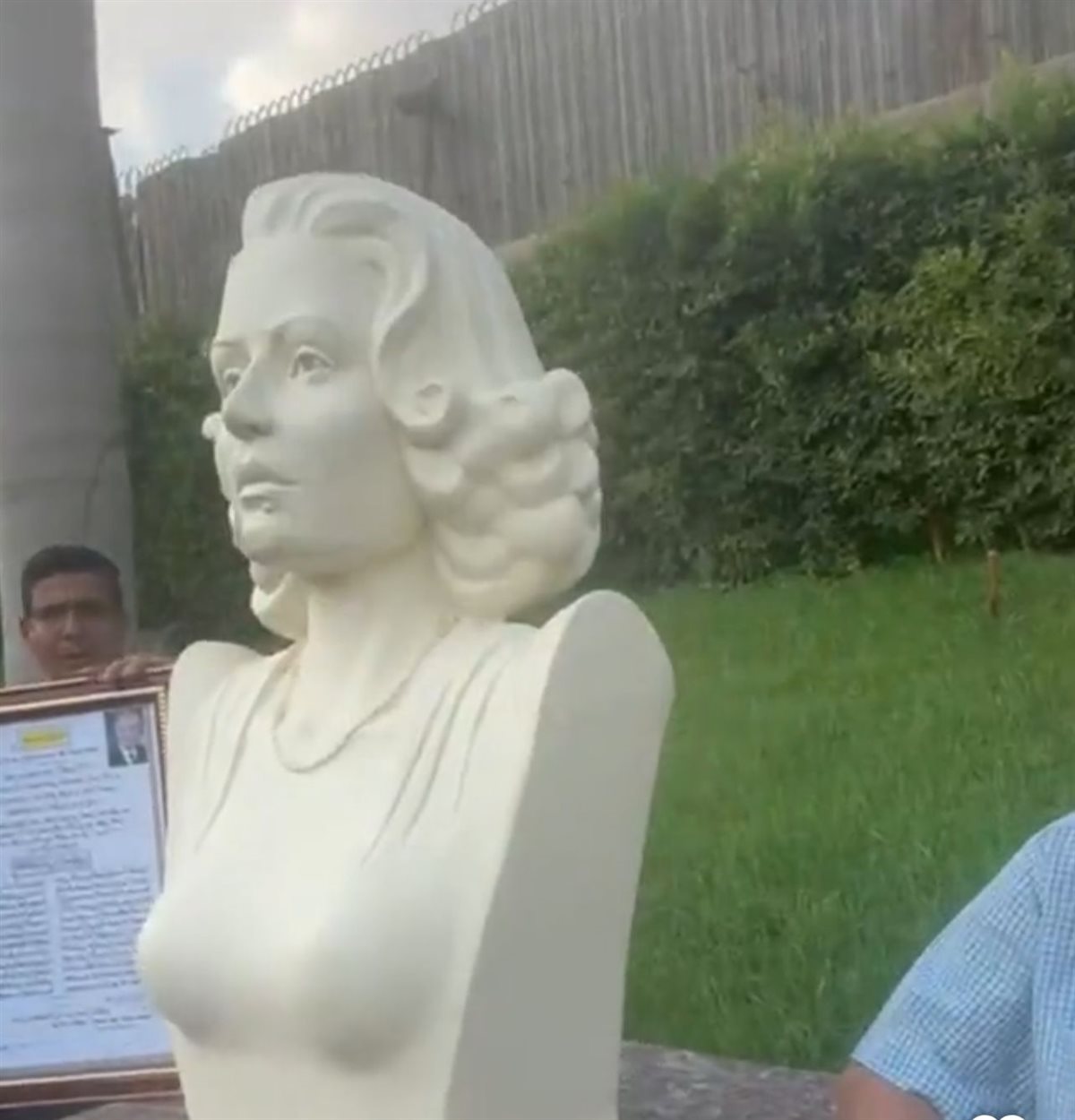  إزاحة الستار عن تمثال أسمهان في دار الأوبرا المصرية