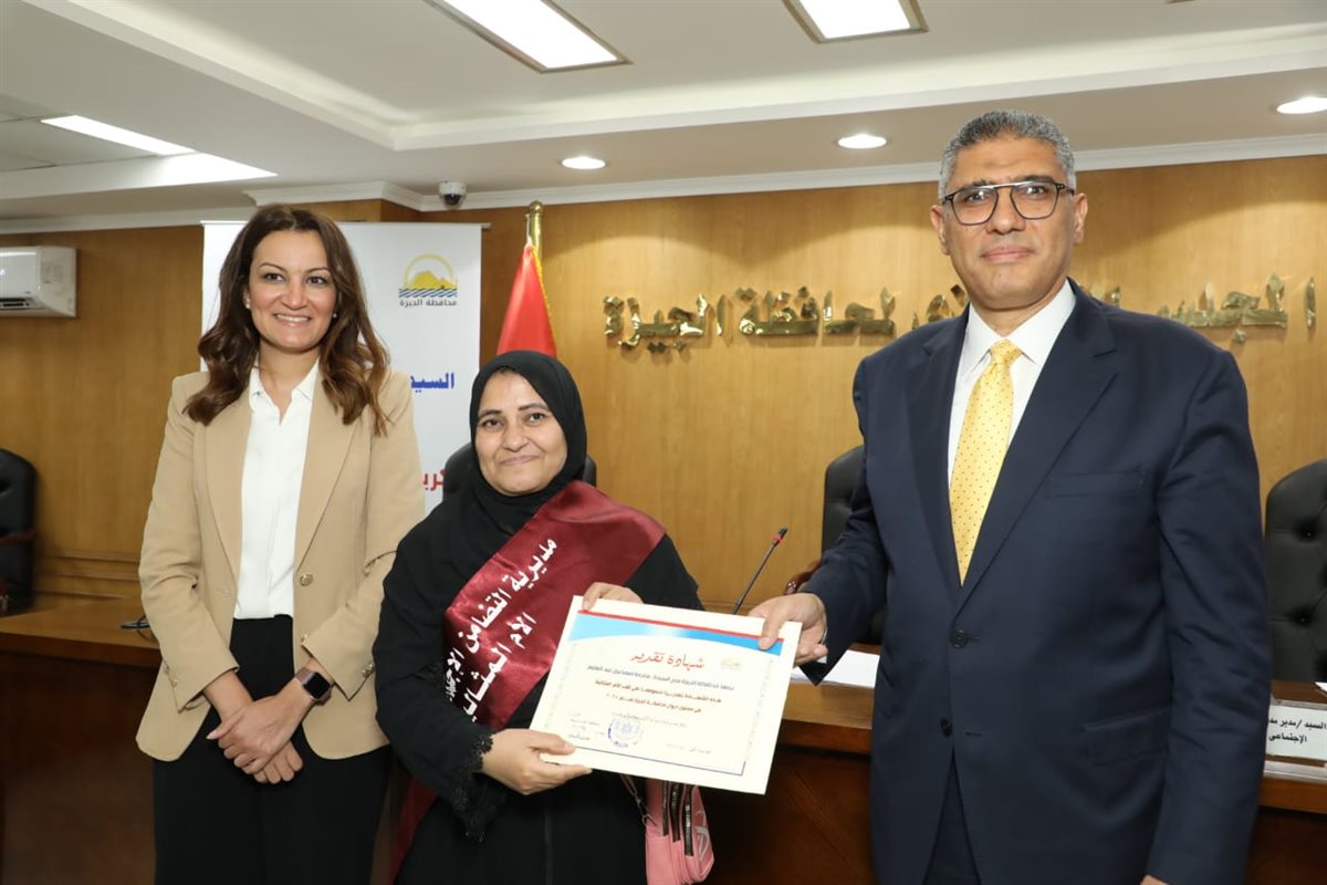 محافظ الجيزة يكرم عددًا من الأمهات المثاليات: كل أم تمثل صورة مضيئة للكفاح والتضحية