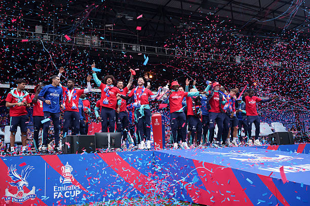 <strong>نادي كريستال بالاس الإنجليزي</strong>