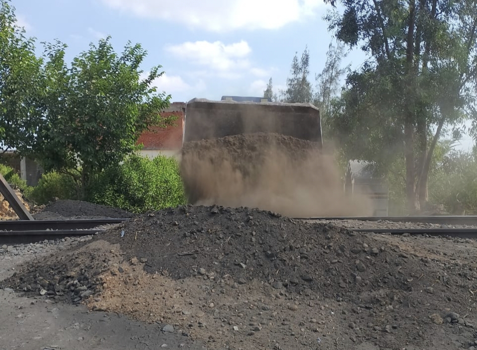 غلق معابر مخالفة على حرم السكة الحديد في البحيرة 