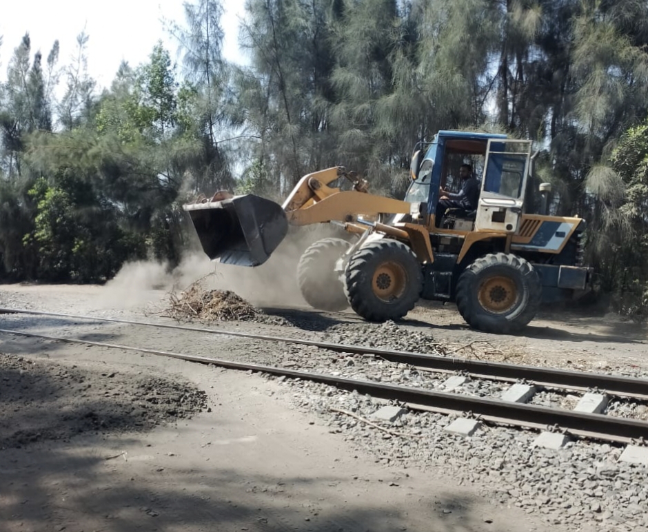 غلق معابر مخالفة على حرم السكة الحديد في البحيرة 