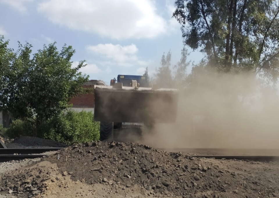 غلق معابر مخالفة على حرم السكة الحديد في البحيرة 