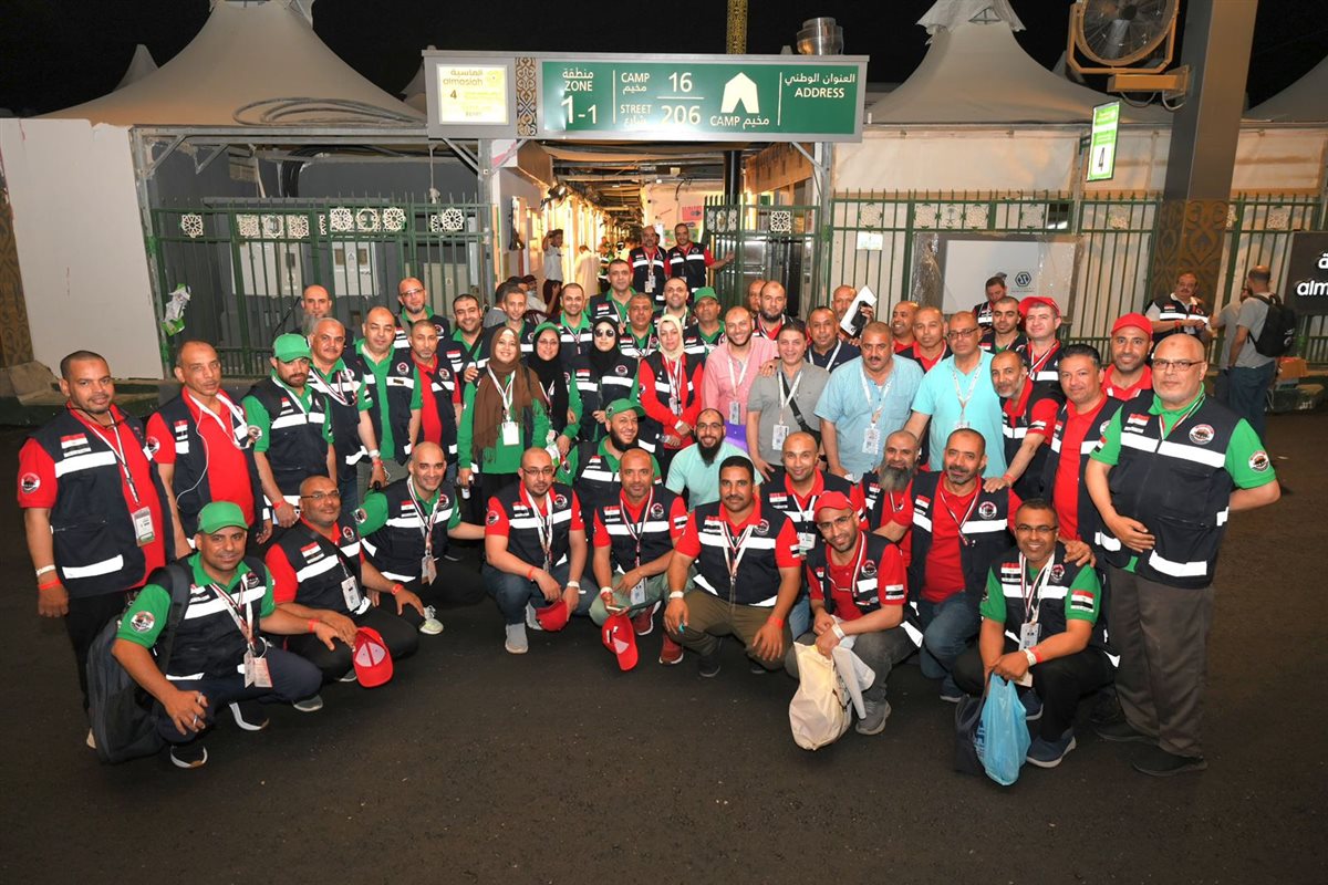  رؤساء اللجان المختلفة وأعضاء البعثة النوعية