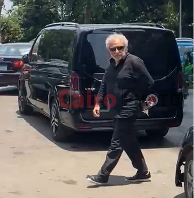 نجوم الفن أمام منزل القديرة سميحة أيوب لتشييع جثمانها