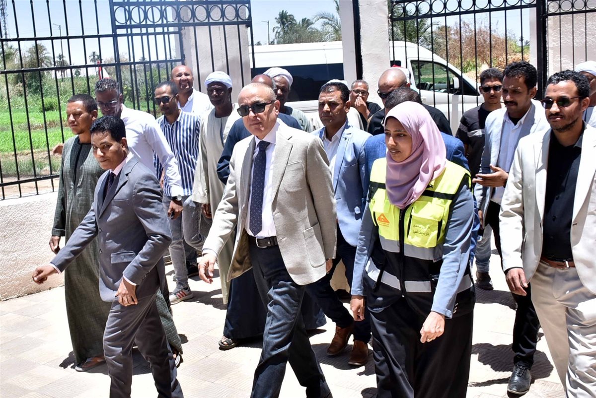 محافظ الأقصر وجولة تفقدية بالبياضية