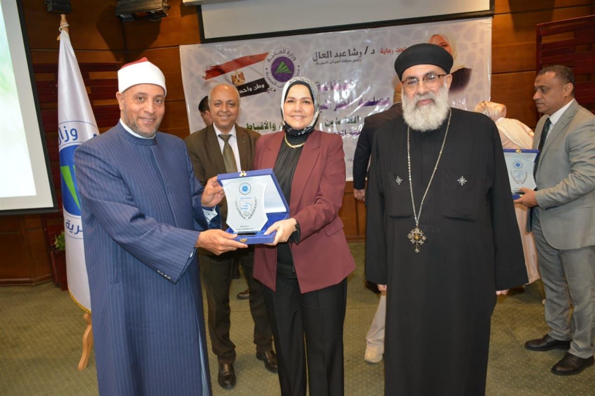 الضرائب  تكرم العاملين الفائزين بالمسابقات الدينية دعمًا للوحدة الوطنية 