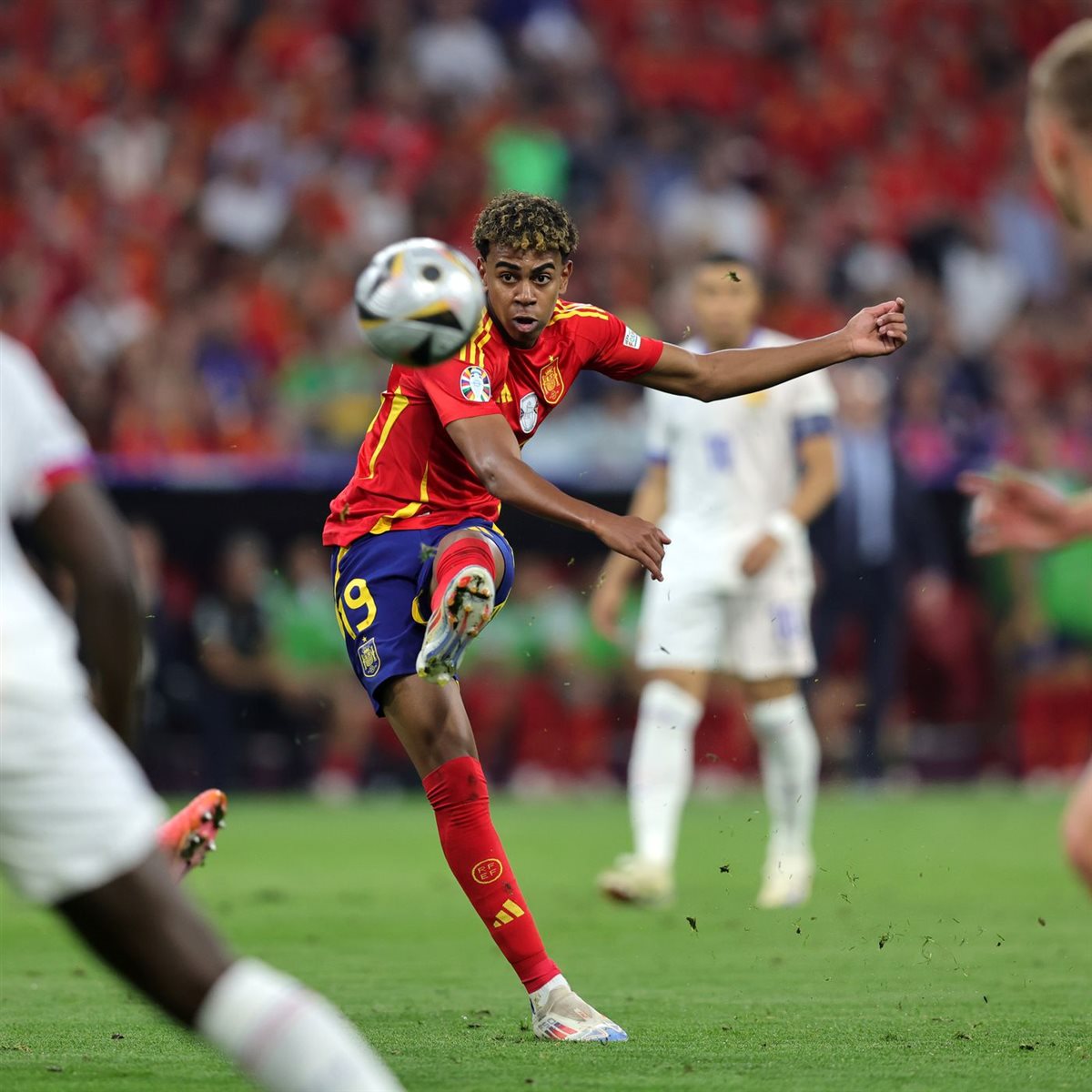 القناة الناقلة لمباراة إسبانيا وفرنسا بث مباشر