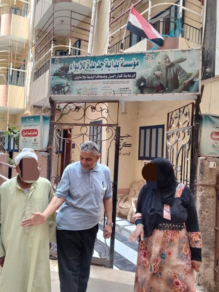 لحظة تسليم الفتاة لأسرتها