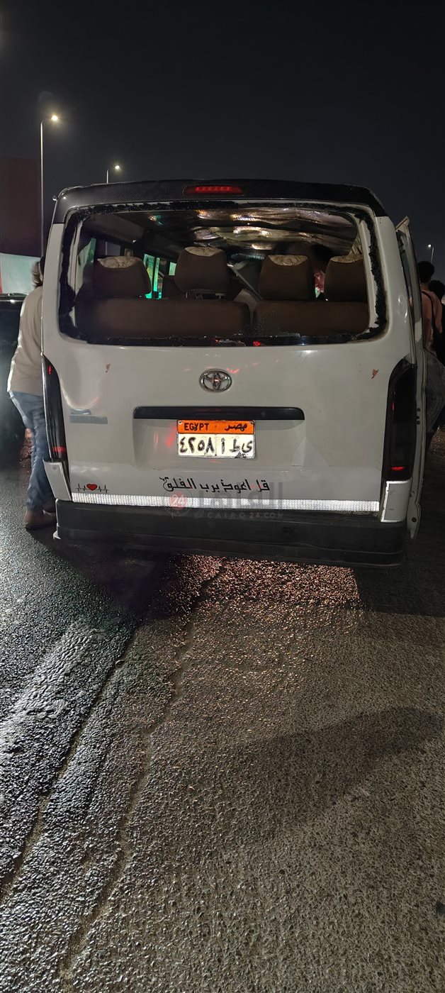 ميكروباص مُنقلب على الدائري