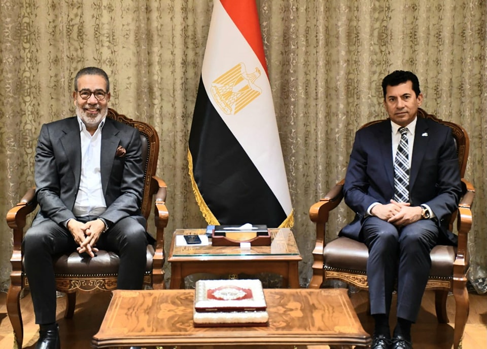 وزير الشباب والرياضة يبحث مع الكاتب والسيناريست مدحت العدل