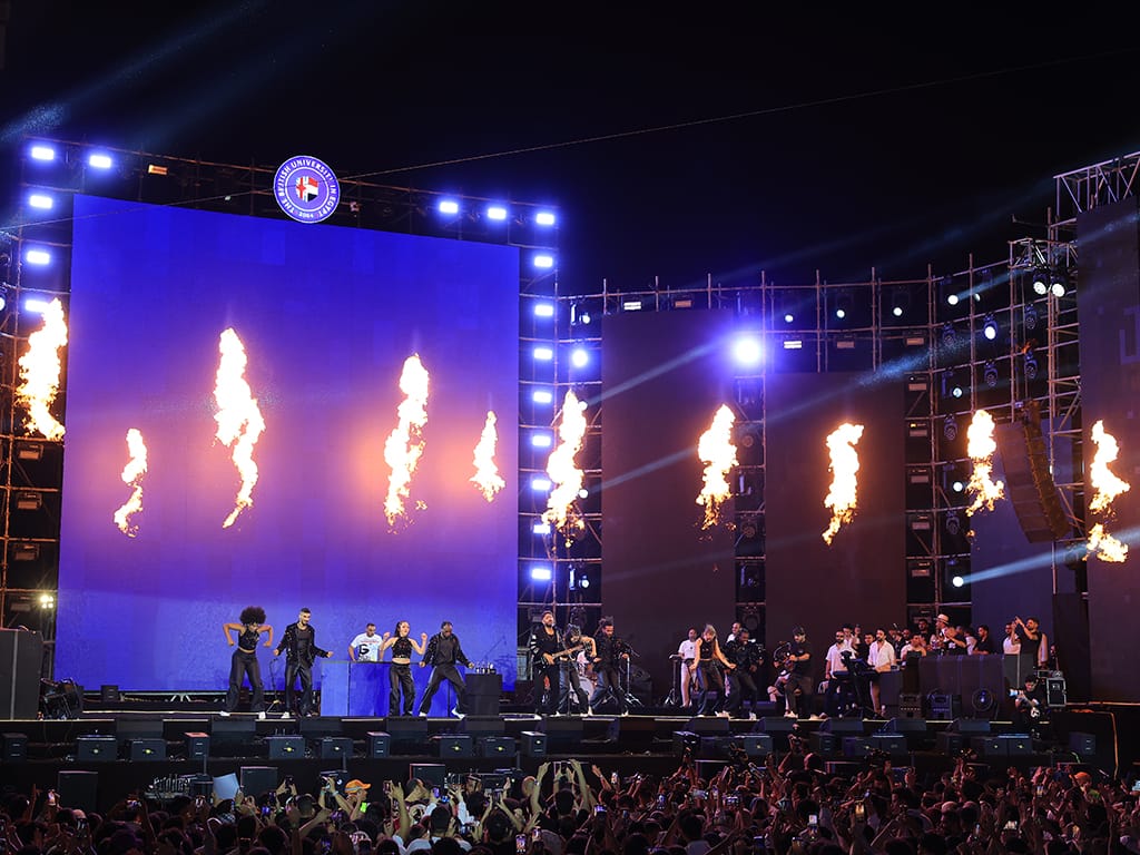 حفل تامر حسني في الجامعة البريطانية في مصر