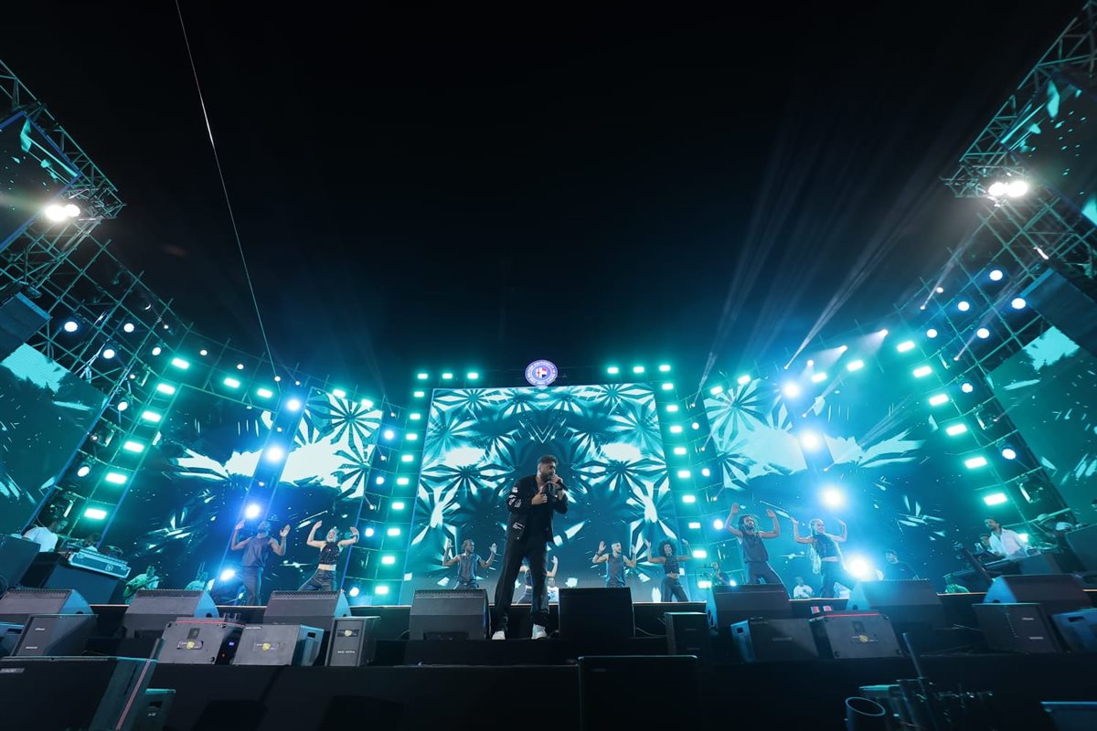 حفل تامر حسني في الجامعة البريطانية في مصر