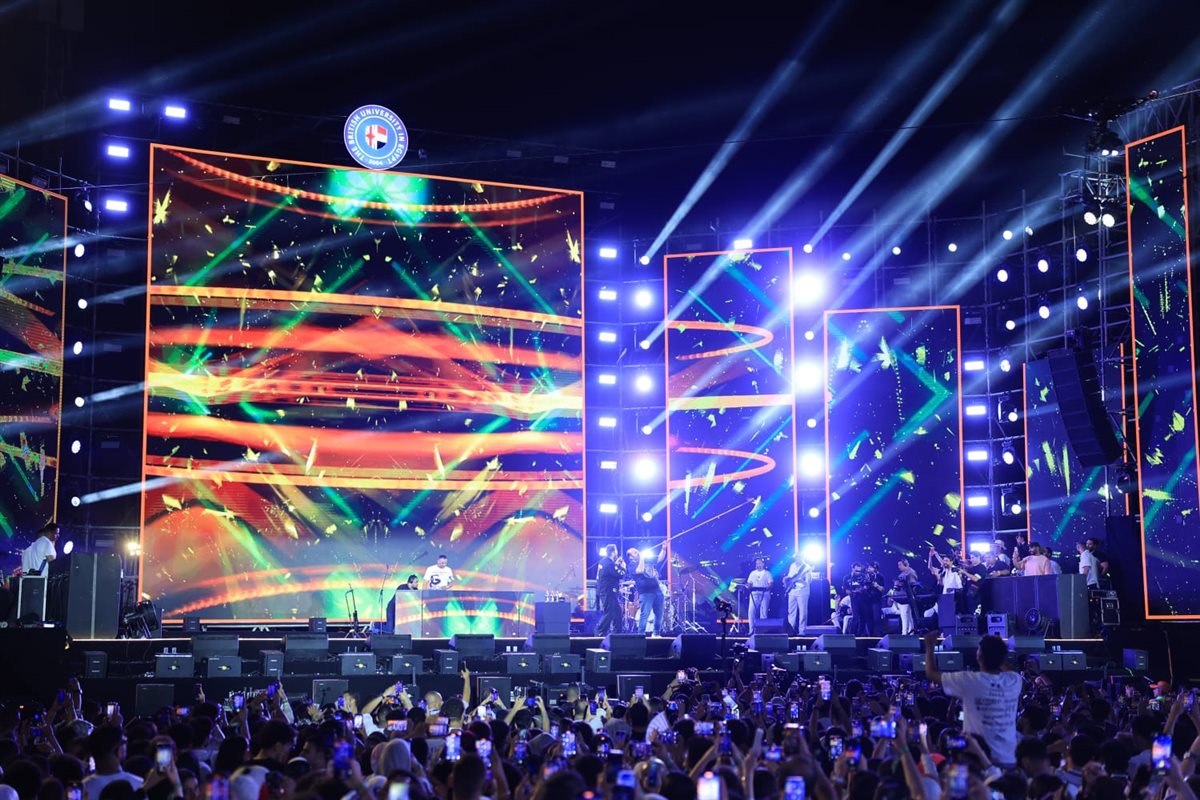 حفل تامر حسني في الجامعة البريطانية في مصر