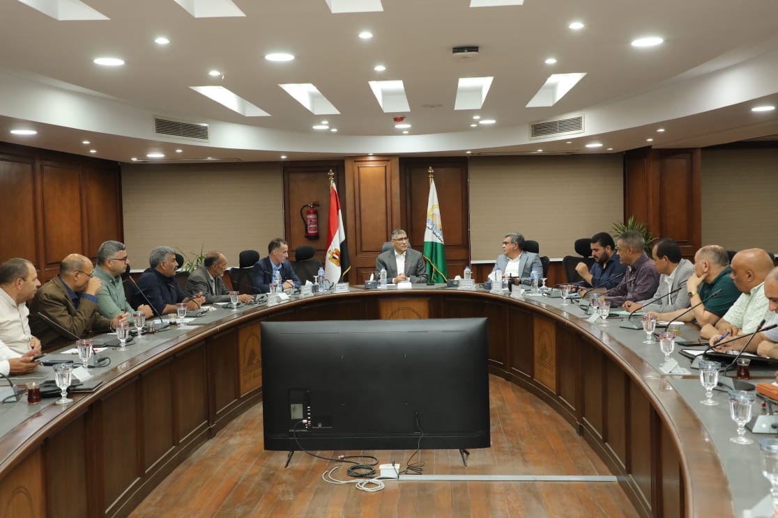 اجتماع محافظ الجيزة