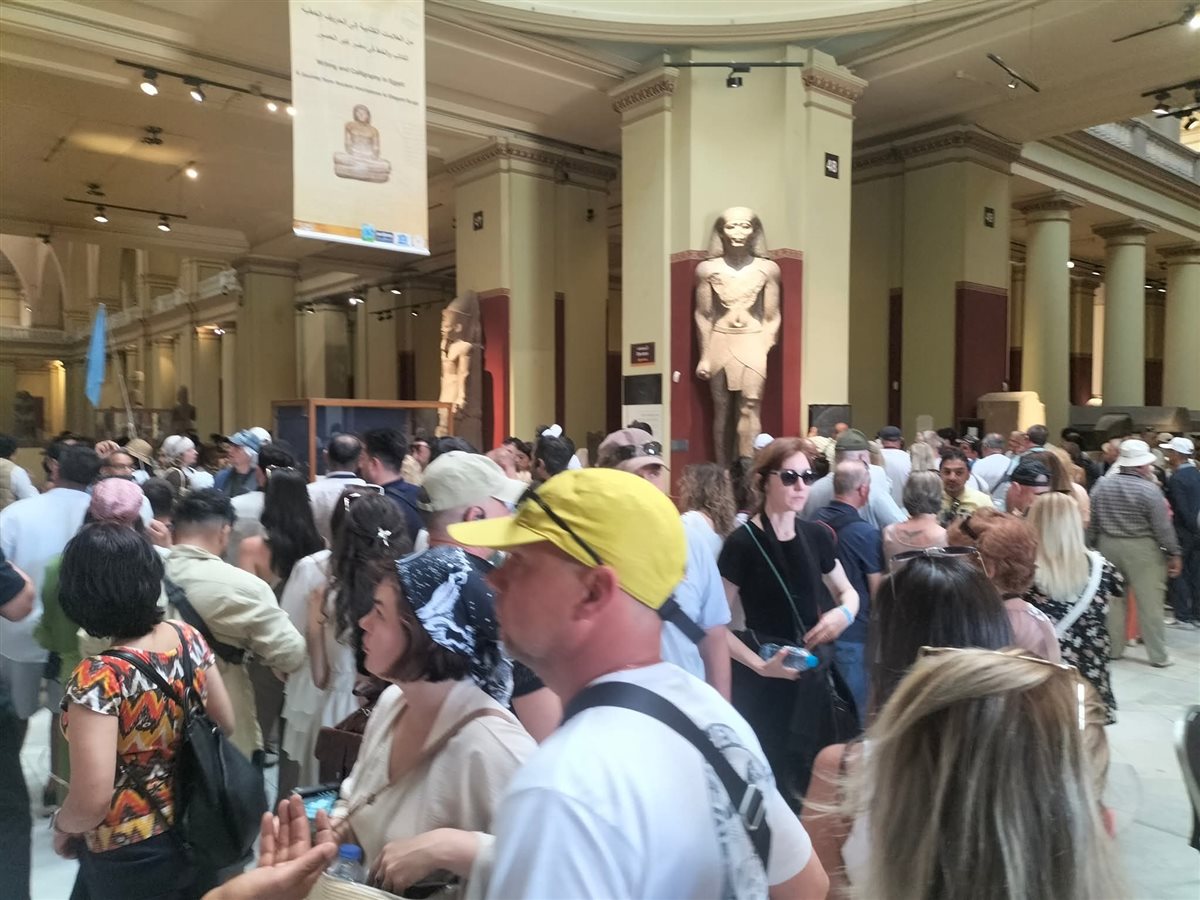 إقبال كبير من السائحين لزيارة المتحف المصري بالتحرير 