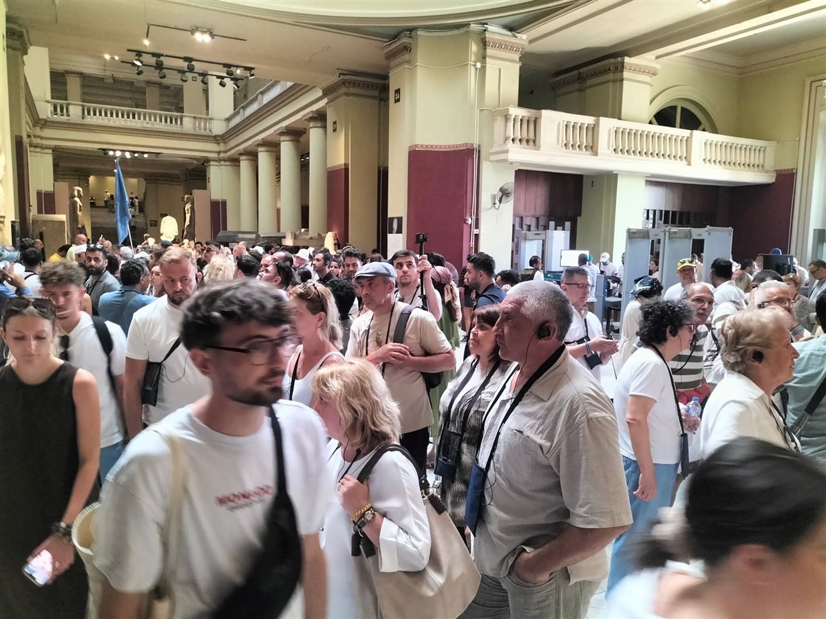 إقبال كبير من السائحين لزيارة المتحف المصري بالتحرير 