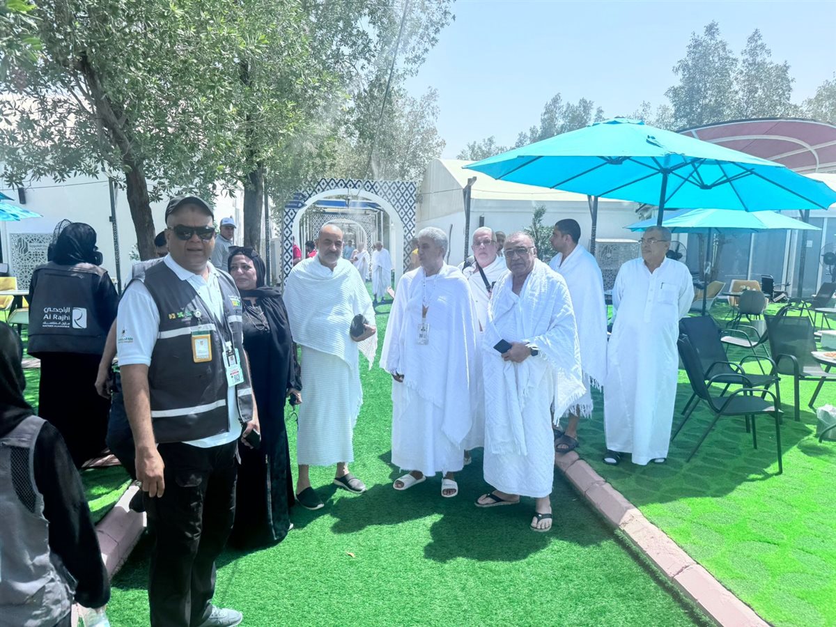 جولة وزير السياحة لتفقد المخيمات