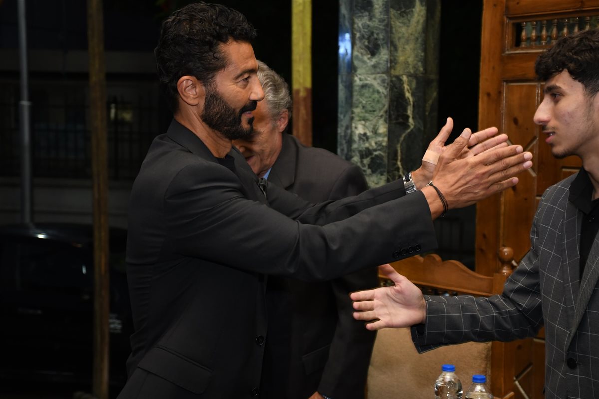 جوم الفن يقدمون واجب العزاء في الفنانة سميحة أيوب بمسجد عمر مكرم