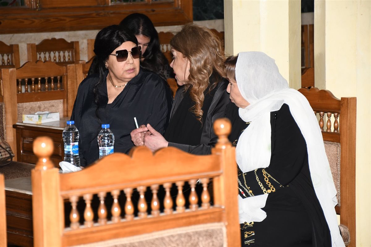 جوم الفن يقدمون واجب العزاء في الفنانة سميحة أيوب بمسجد عمر مكرم