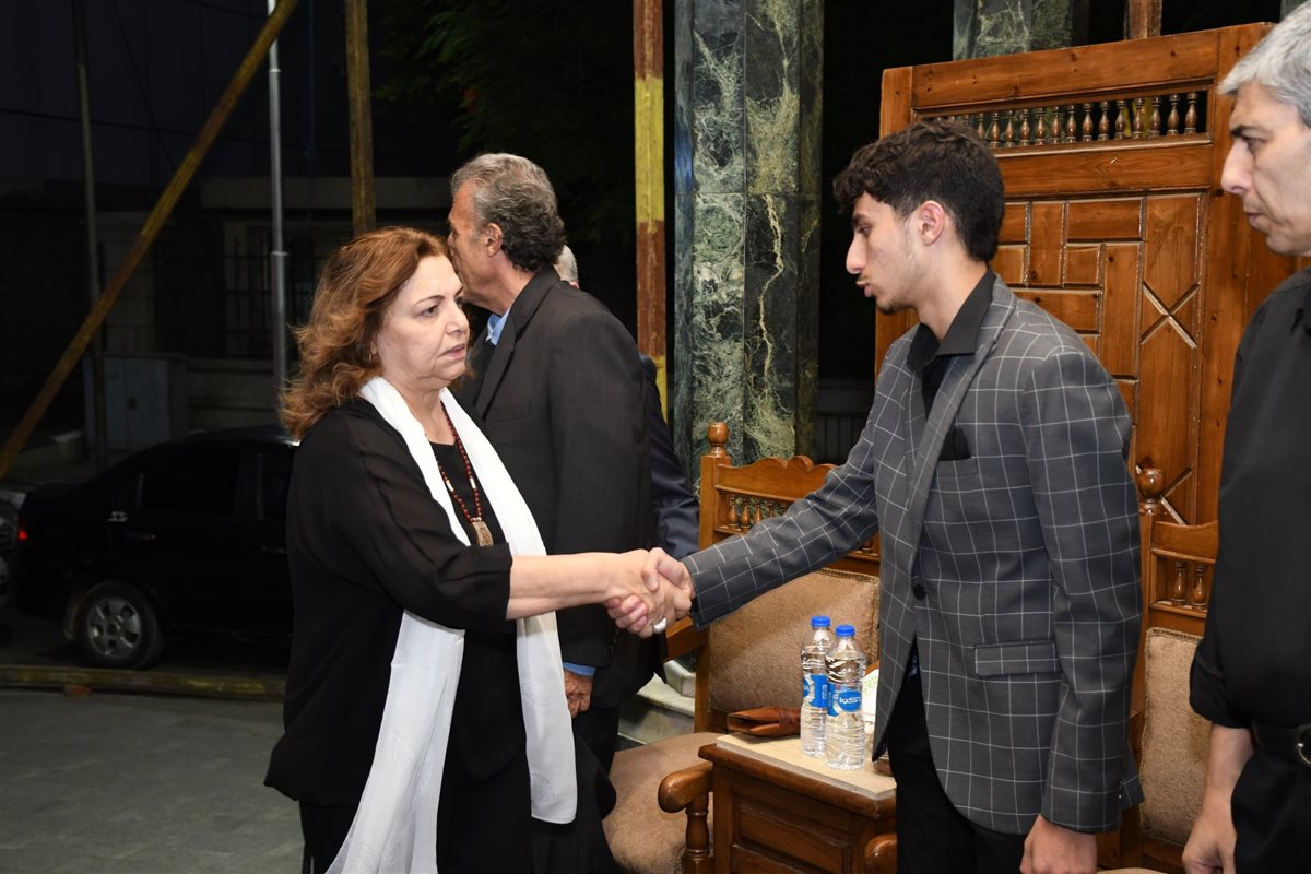 جوم الفن يقدمون واجب العزاء في الفنانة سميحة أيوب بمسجد عمر مكرم