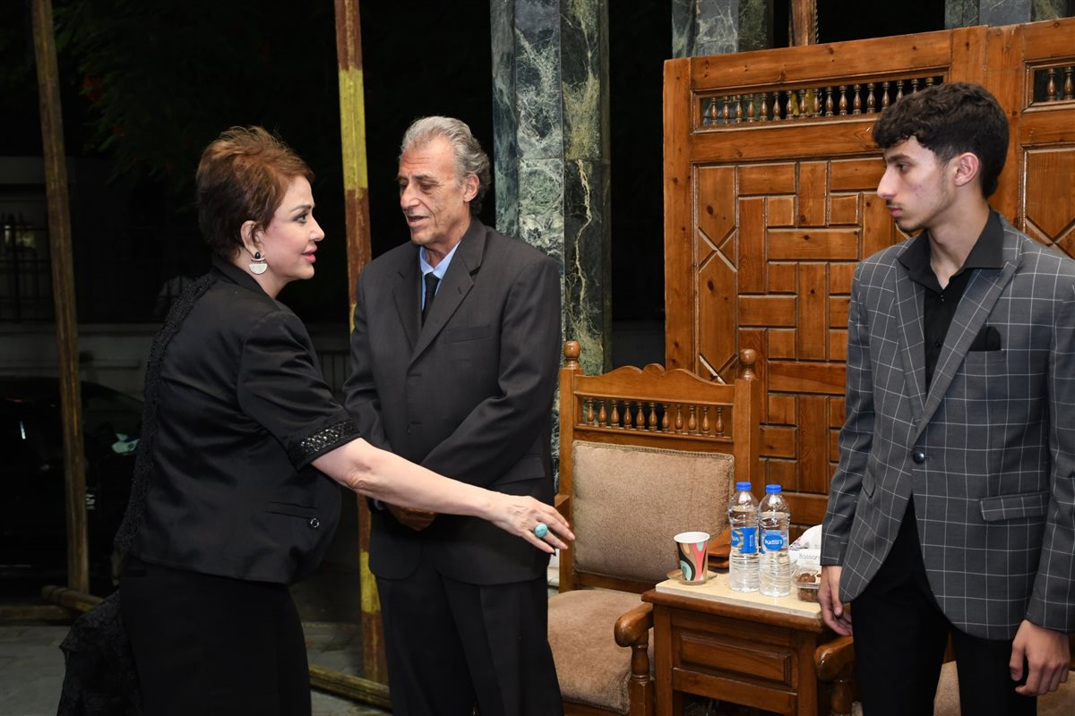 جوم الفن يقدمون واجب العزاء في الفنانة سميحة أيوب بمسجد عمر مكرم