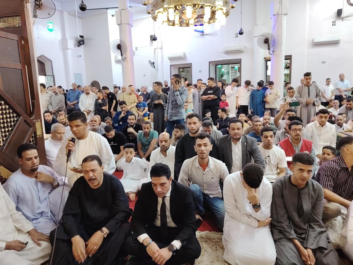 نائب محافظ سوهاج يشارك المواطنين في احتفالات العيد 