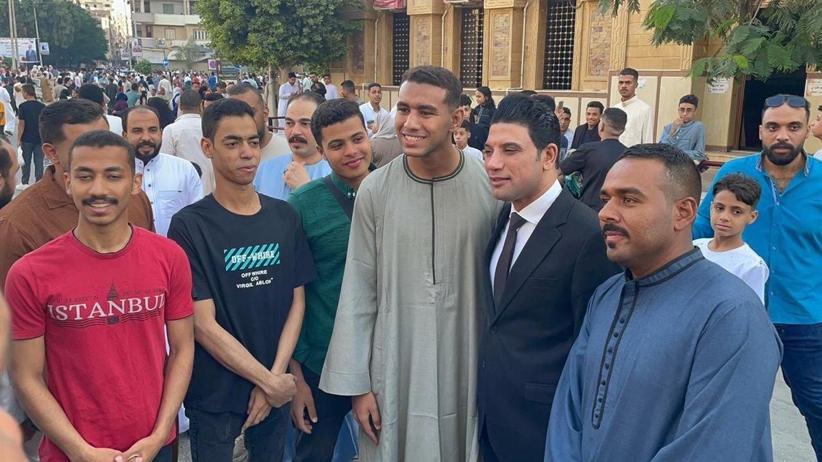 نائب محافظ سوهاج يشارك المواطنين في احتفالات العيد 