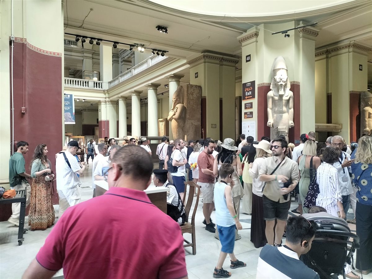 إقبال كبير من السائحين على زيارة المتحف المصري بالتحرير