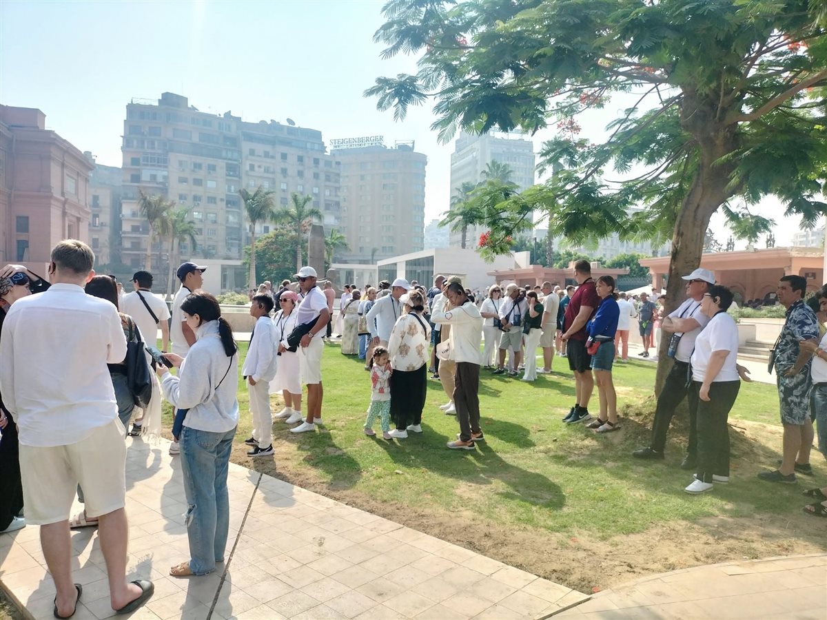 إقبال كبير من السائحين على زيارة المتحف المصري بالتحرير