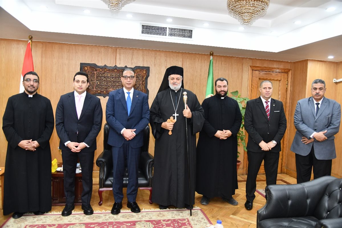 محافظ الفيوم يستقبل المهنئين بعيد الأضحى المبارك 