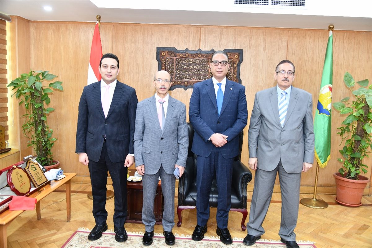 محافظ الفيوم يستقبل المهنئين بعيد الأضحى المبارك 