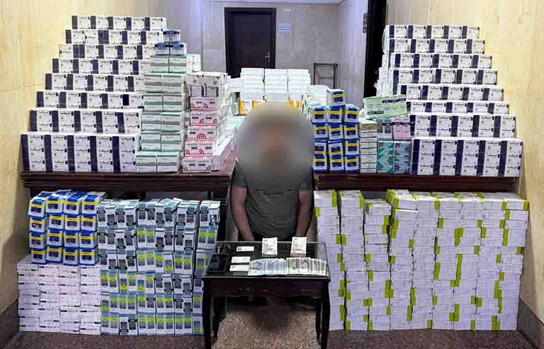 <strong> سقوط المتهمين بجلب 221 ألف قرص مخدر</strong>