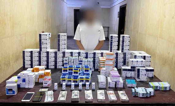 <strong> سقوط المتهمين بجلب 221 ألف قرص مخدر</strong>