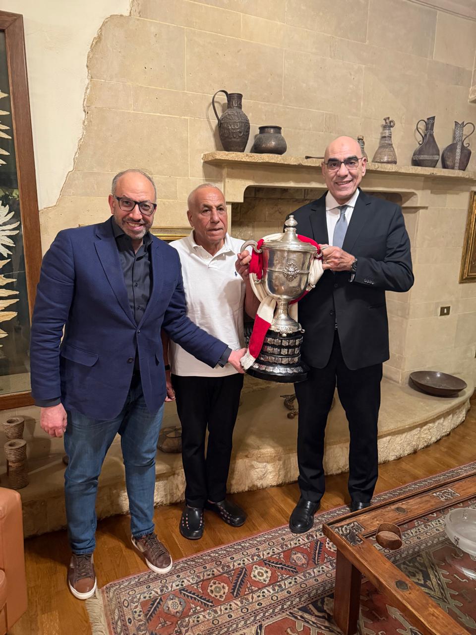 <strong>حسين لبيب رئيس نادي الزمالك يحتفل بكأس مصر </strong>