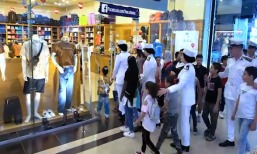 الداخلية تحتفل بعيد الأضحى مع الأطفال الأيتام وتوزع الهدايا (3)